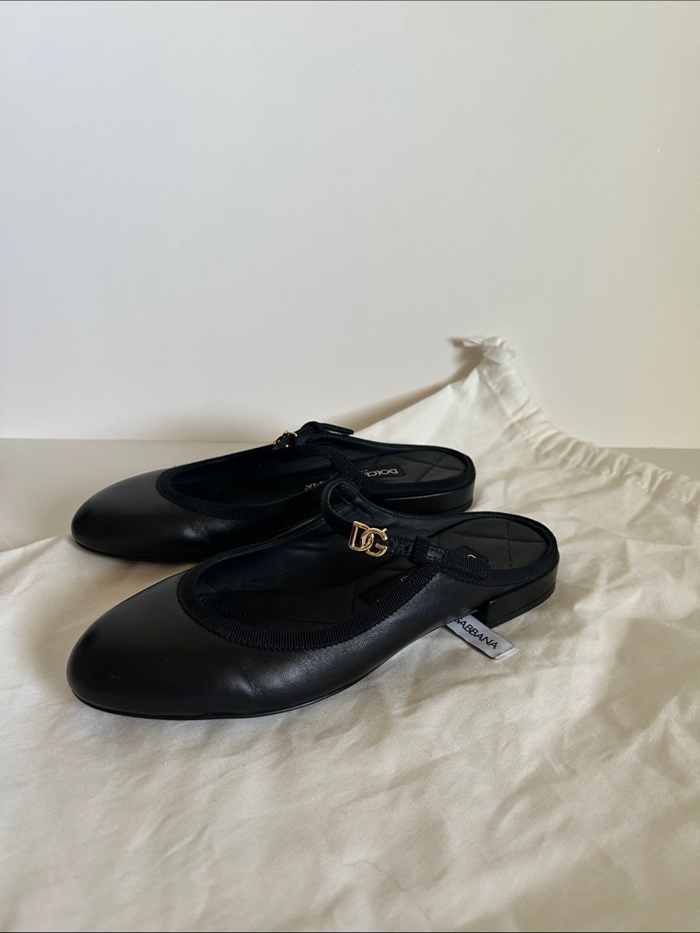 Dolce & Gabbana Black Leather Logo Strap Mules